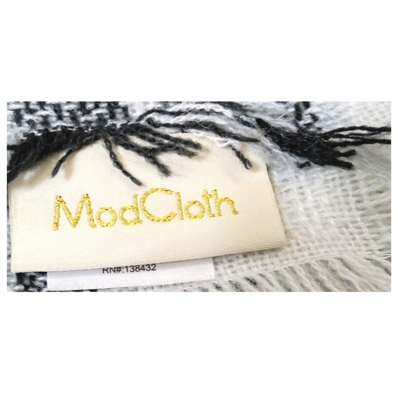 ModCloth Black White Plaid Knit Crochet Fringe Shawl Scarf Wrap Blanket Throw - Picture 7 of 10